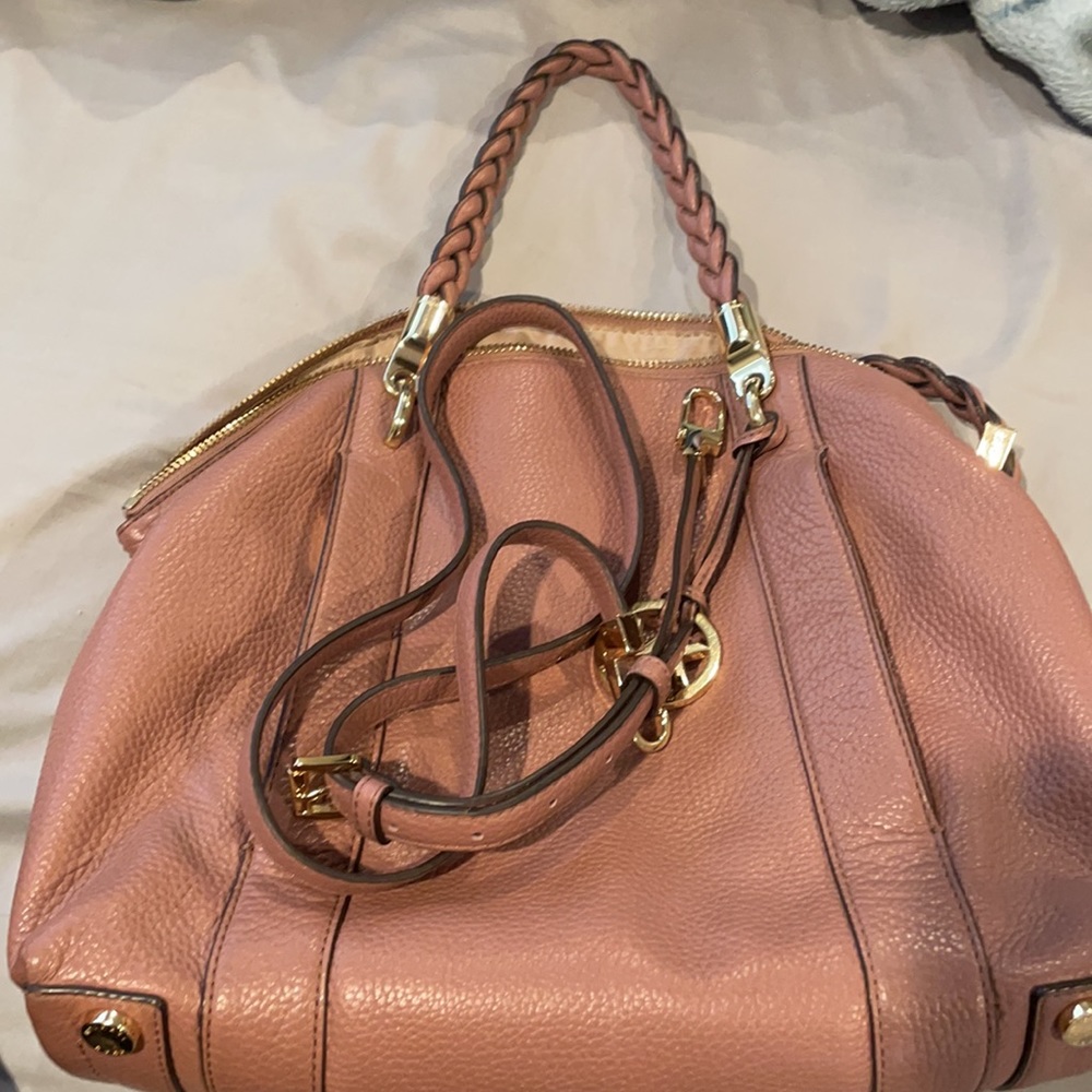 Mauve color. U can wear it as a crossbody or carry it as a tote.smoke free